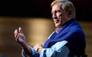 „Jan Englert. Spróbuję jeszcze raz pofrunąć”: bez celebry, ale z refleksją