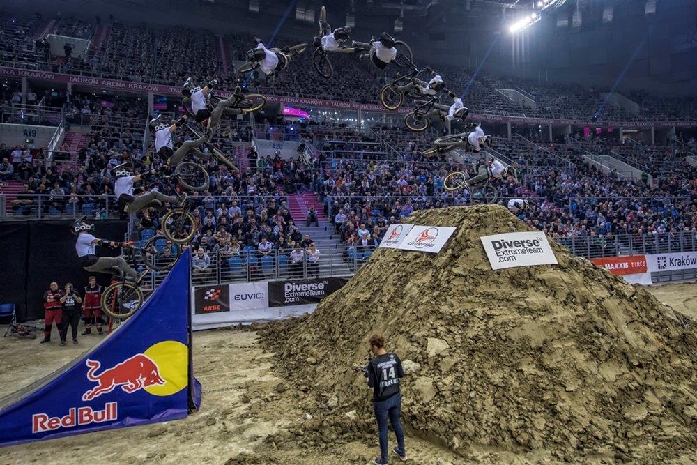 Diverse NIGHT of the JUMPs rowery